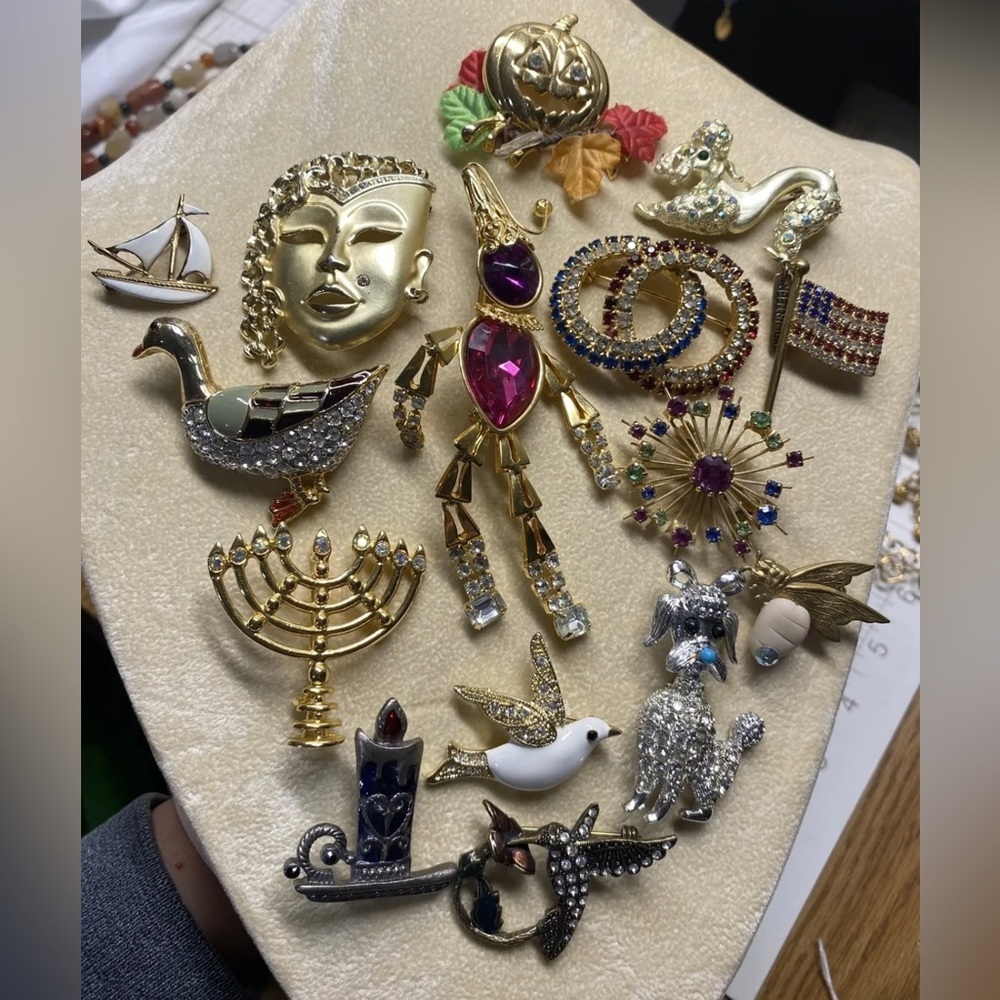 1 LB UNSEARCHED MYSTERY Jewelry LOT Wearable Necklaces Earrings Bracelets & MORE - Picture 6 of 8